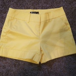 Yellow NY&CO shorts EUC